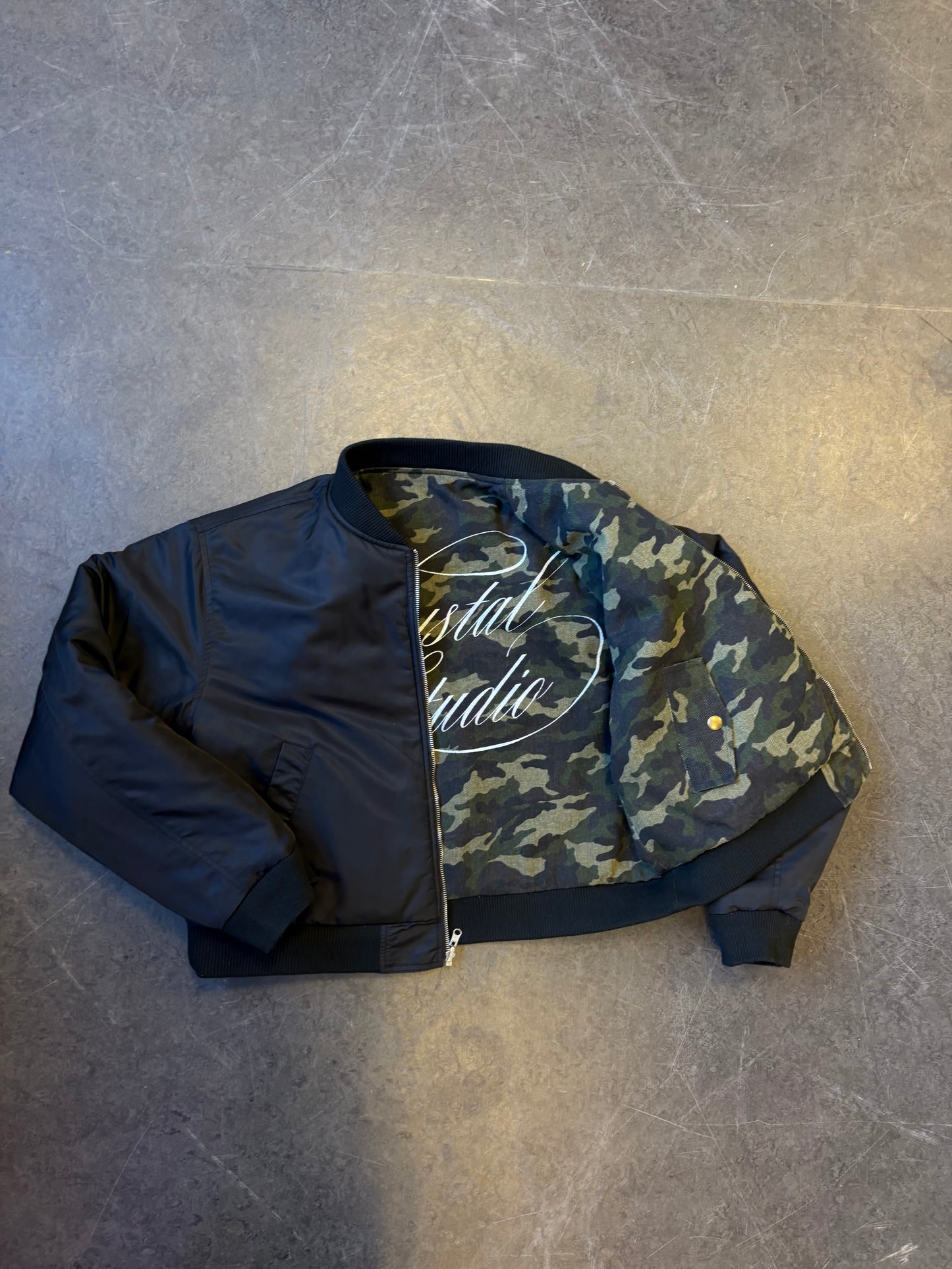 REVERSIBLE BOMBER JACKET [CAMO/BLACK]